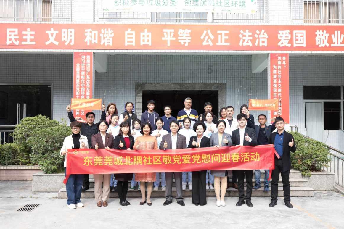 双人跨栏赛跑
